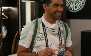 abel ferreira deixa contratação de camisa 9 de lado e promoverá oficialmente luighi no palmeiras