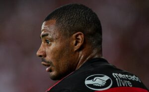 quem ganha espaço no flamengo com a lesão de de la cruz?