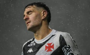 vegetti chora após eliminação do vasco na copa do brasil e vídeo viraliza: “Ídolo”