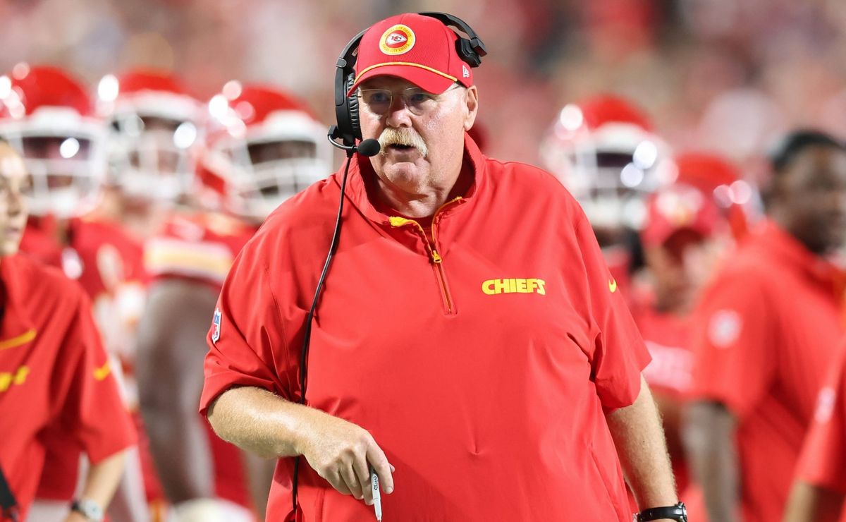andy reid e chiefs contratam outro wr para patrick mahomes, além de deandre hopkins