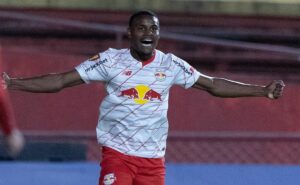 bragantino aceita vender nathan mendes ao grêmio por r$ 20 milhões 