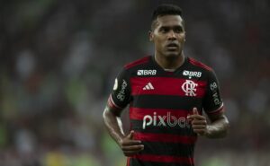 alex sandro não preocupa flamengo de filipe luís para clássico contra o fluminense
