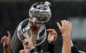 santos acerta 1ª contratação de 2025 após acordo com goleiro de tricampeão da libertadores