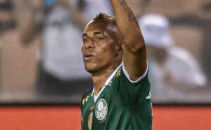 breno lopes toma decisão definitiva sobre seu futuro e renova seu contrato com o fortaleza