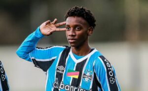 grêmio investe em promessa da base: gabriel mec pode integrar time titular em 2025