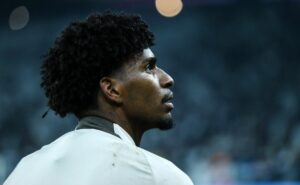 hugo souza comete gafe no corinthians ao curtir postagens sobre classificação do flamengo