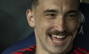 léo ortiz provoca corinthians após eliminação para flamengo na copa do brasil: “tentaram de tudo”