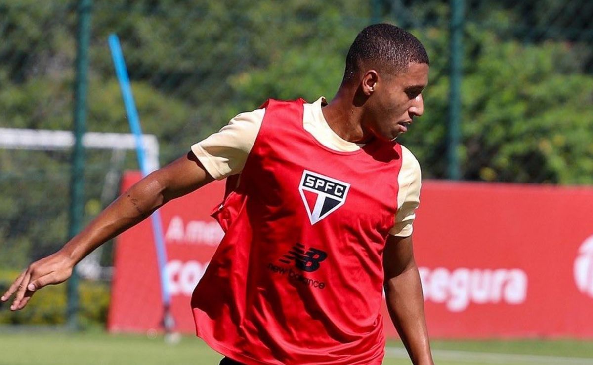 são paulo ignora pressão de empresário de henrique carmo e confirma na renovação 