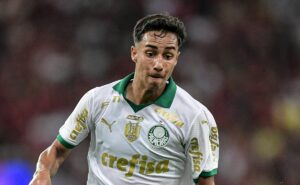 vitor reis, do palmeiras, vira capa de jornal na espanha e real madrid ganha concorrência