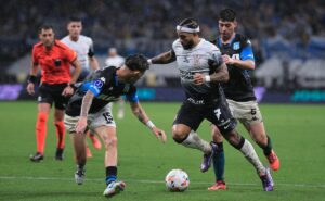 corinthians e racing empatam com golaços e chuva intensa em itaquera