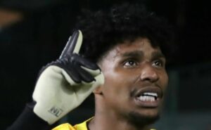flamengo procura hugo souza e deseja retorno do goleiro, diz samir carvalho: "contatos para..."