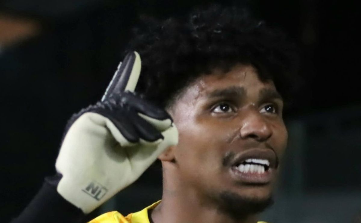 flamengo procura hugo souza e deseja retorno do goleiro, diz samir carvalho: "contatos para..."