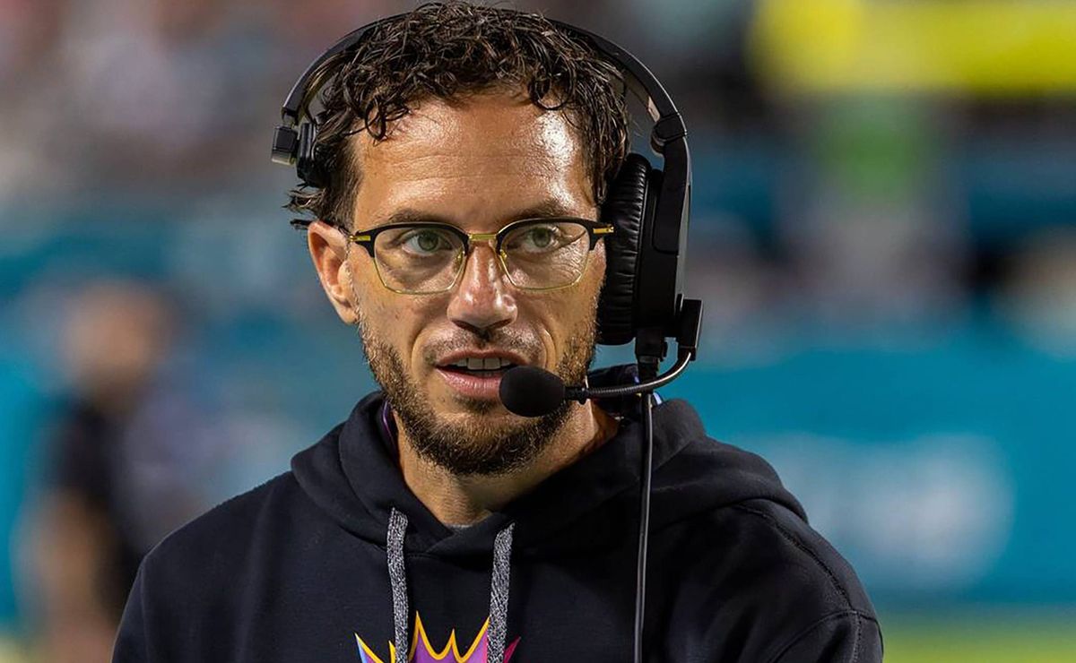 mike mcdaniel confirma perda de jogador chave dos dolphins na temporada