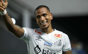 otero revela ansiedade por acesso e quer renovar com o santos: "treinando e focado"