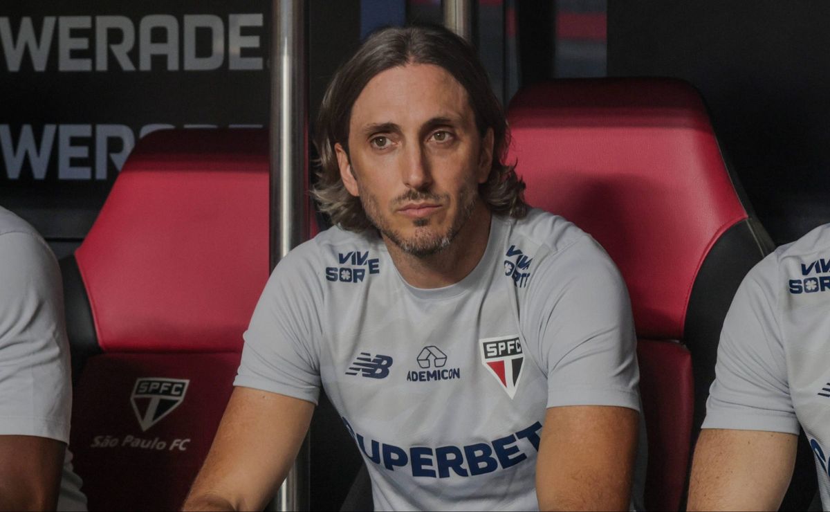 pressionado no são paulo, zubeldía revela decisão sobre sua permanência no clube