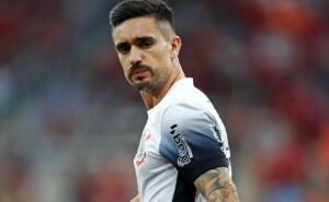 antes de corinthians x internacional, ramón díaz vive dilema envolvendo garro e coronado