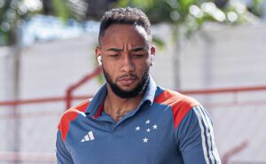 rafa silva pode ser relacionado para lanús x cruzeiro por falta de opções para diniz