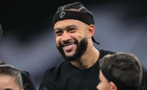 estafe de memphis depay responde sobre saída do corinthians para arábia saudita 