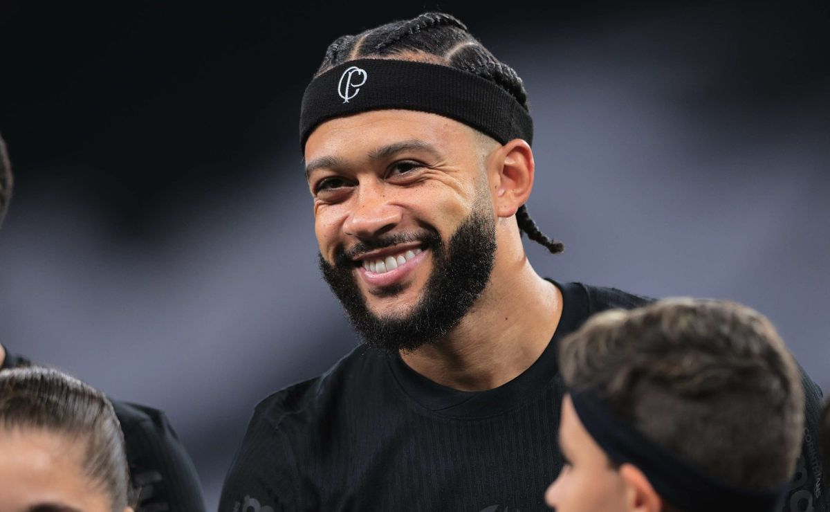 estafe de memphis depay responde sobre saída do corinthians para arábia saudita 