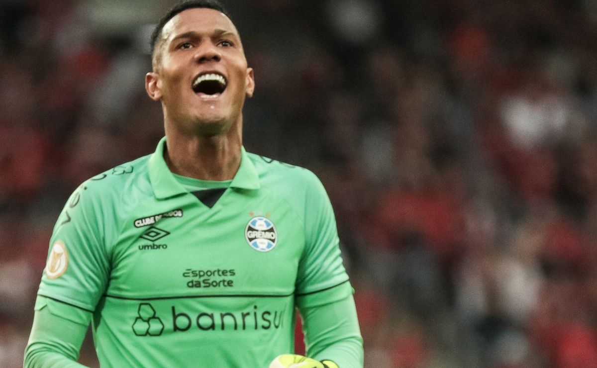 acertado com santos, adriel provoca saída antecipada do elenco no fim da série b