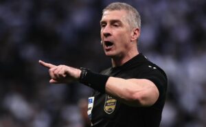 corinthians acusa flamengo de presentear daronco com camisa após partida da copa do brasil