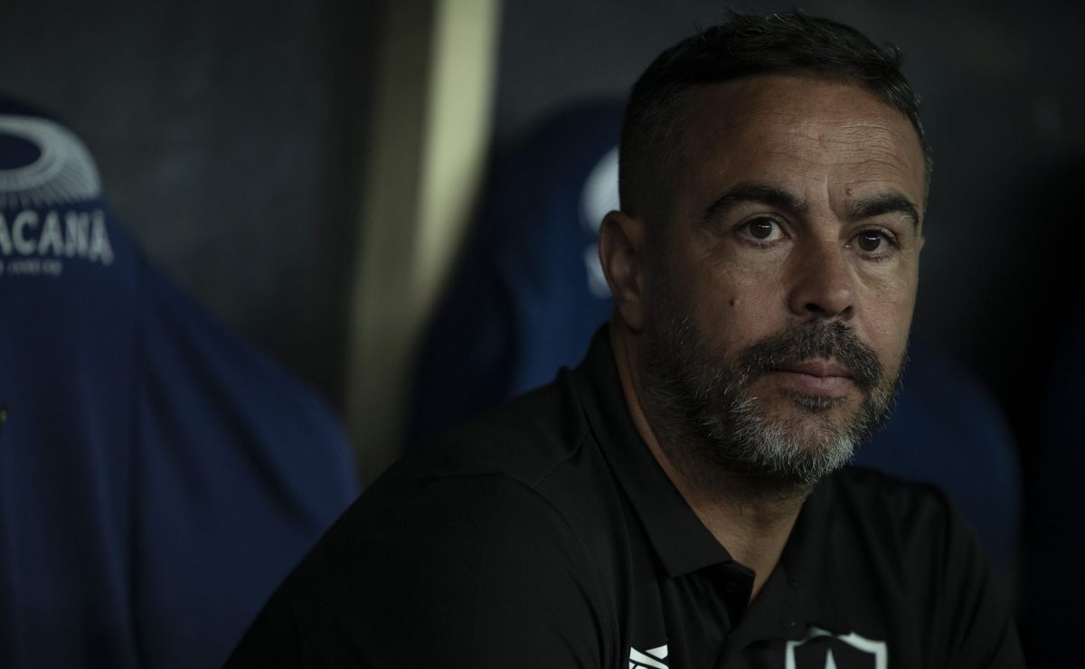 artur jorge não queria botafogo x criciúma no maracanã e revela preferência pelo nilton santos