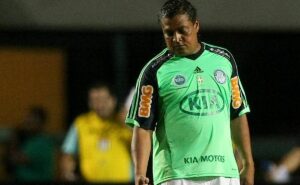 palmeirenses lamentam morte do ex zagueiro tonhão aos 55 anos: "seguiremos seu legado"