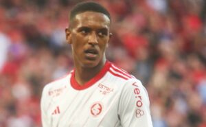 robert renan discute com torcedores do inter na web e apaga postagem