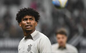 hugo souza já tem definição sobre volta ao flamengo com posicionamento do corinthians 