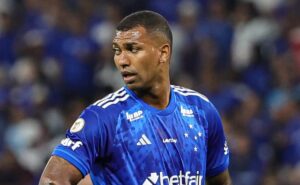 walace ainda não engrenou no cruzeiro e diniz terá de recuperar o volante