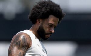 escalação do corinthians: ramón diaz muda de ideia e memphis depay será titular