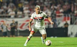 luciano ou vegetti: quem é mais cotado para marcar no jogo entre são paulo e vasco?