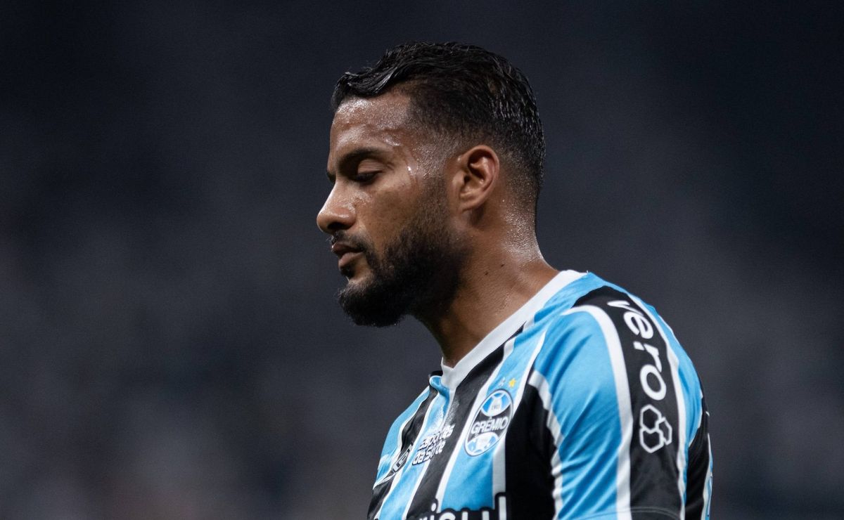 fracasso no gre nal 443 define saída de reinaldo e du queiroz em 'barca' de 6 no grêmio