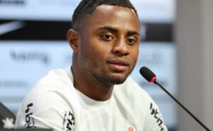 ramón teme volta de palacios ao corinthians e lateral deve jogar somente em 2025