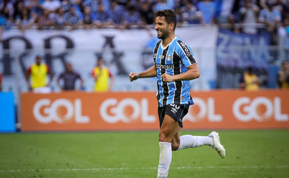 pepê se destaca pelo grêmio, e torcida não acredita no gol marcado contra atlético go