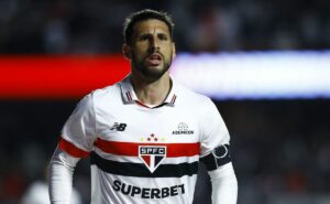 escalação do são paulo: calleri volta, e zubeldía monta time inédito contra vasco