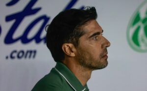 defesa do palmeiras falha contra o juventude e torcida culpa abel ferreira: “esqueceu de treinar”