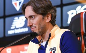 diretoria do são paulo dará bronca geral em zubeldía e elenco após vexame 