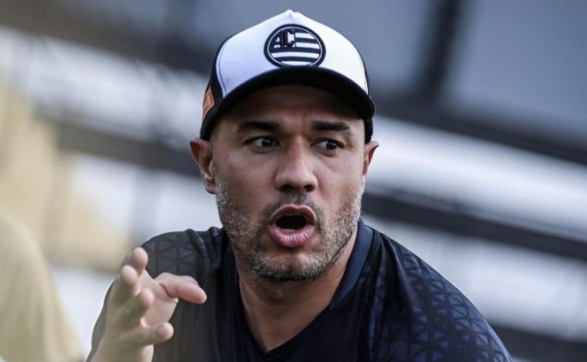 roger, ex corinthians, comandou clube mineiro ao acesso inédito para a série b do brasileirão