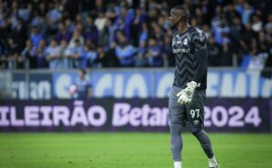 grêmio x fortaleza tem falha de caíque exposta por gremistas: “peru” 