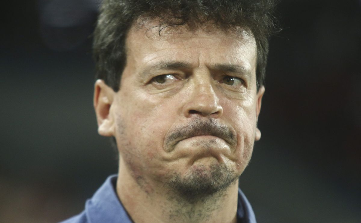 fernando diniz vive momento complicado e situação com romero é exposta