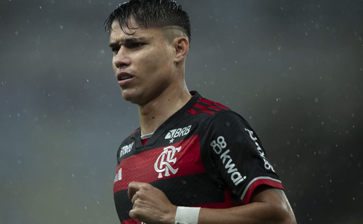 luiz araújo comunica filipe luís no flamengo decisão sobre futuro após proposta do catar 