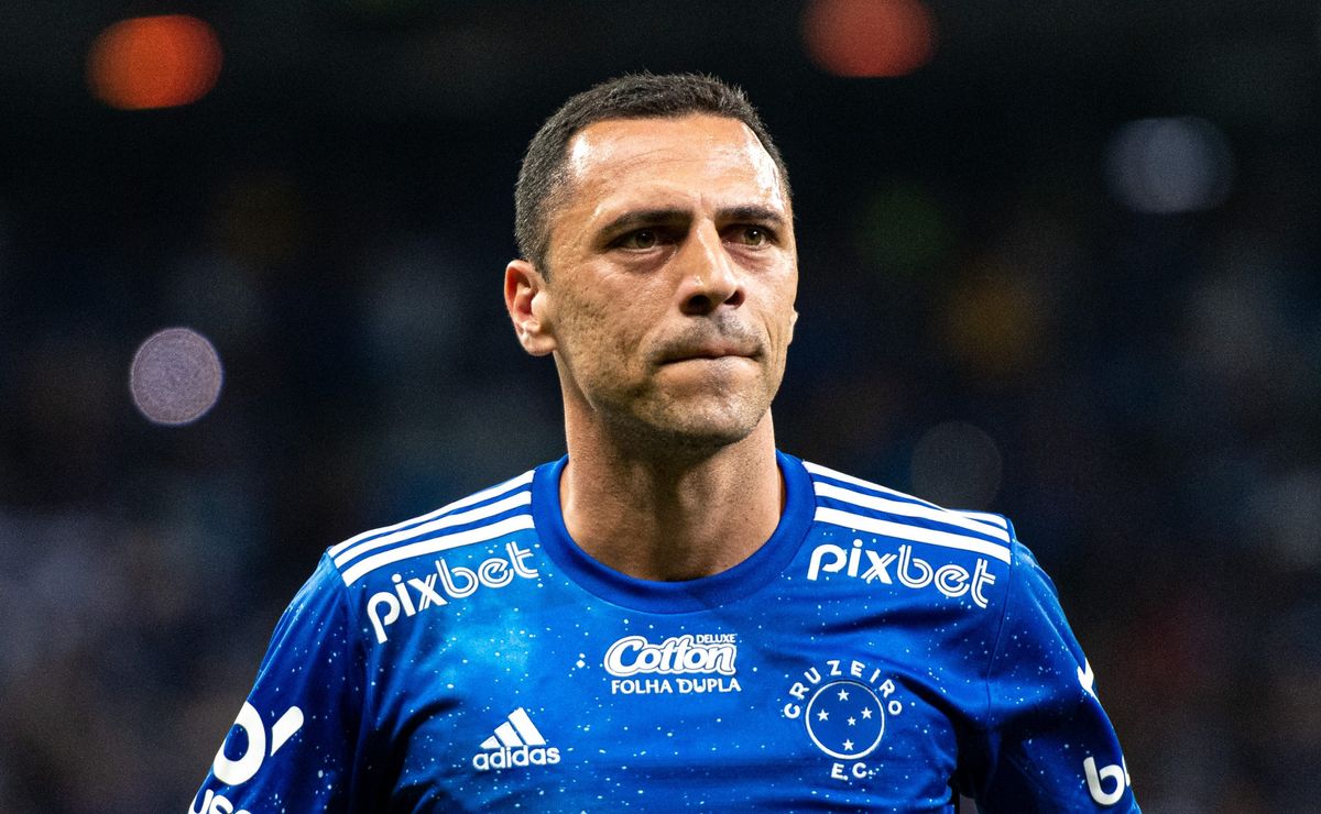 volante rômulo, ex cruzeiro, pode jogar série b pelo remo em 2025