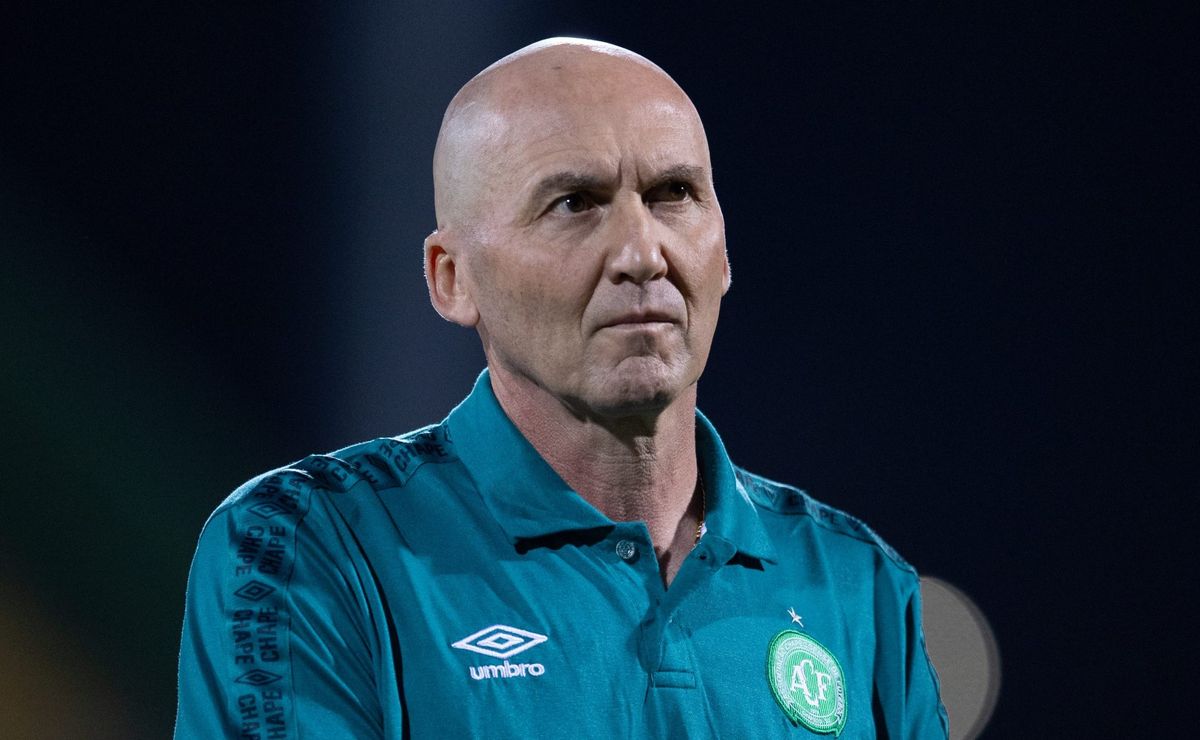 técnico da chapecoense, gilmar dal pozzo celebra vitória para cima do santos: "tivemos domínio total"