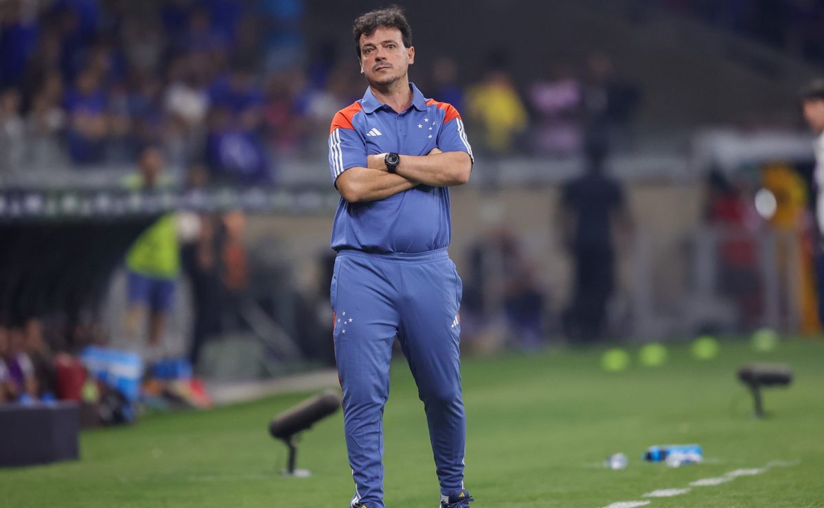 cruzeiro aguarda aval de fernando diniz, mas prepara saída de +1 jogador 