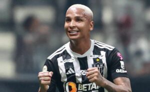 deyverson destaca trabalho realizado por milito no atlético após vitória na libertadores 