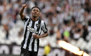 jeffinho se aproxima de retorno pelo botafogo após cinco meses longe dos gramados