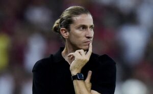 filipe luís recebe elogios por implementação de esquema diferente e ousado: “chegou bem demais”