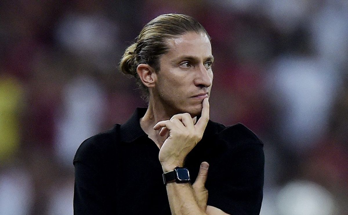 filipe luís recebe elogios por implementação de esquema diferente e ousado: “chegou bem demais”