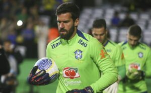 alisson é cortado da seleção brasileira e dorival júnior convoca weverton, do palmeiras  